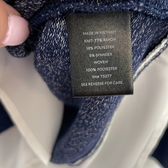 Simply Vera Vera Wang Blue Long Sleeve Mock Layer Top. Size Medium - Picture 3 of 8